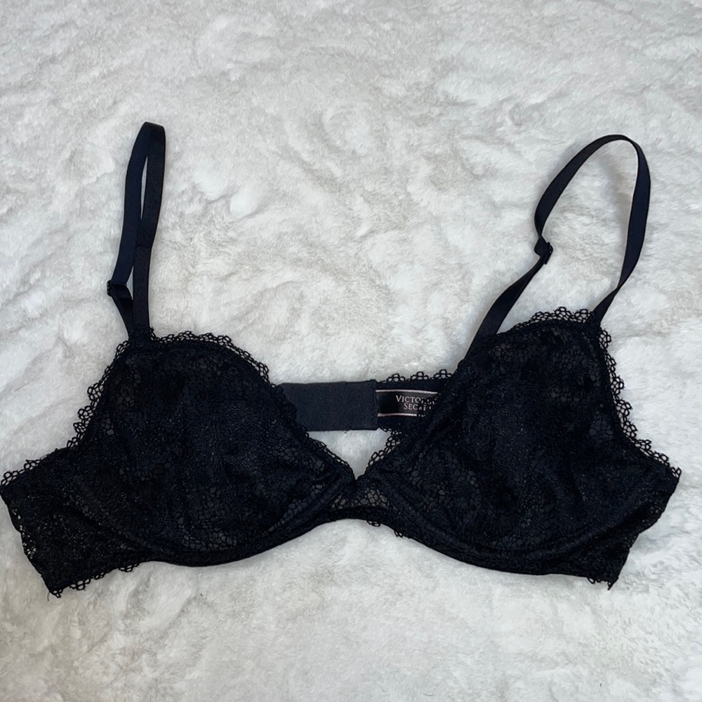 Victoria’s Secret black lace bra